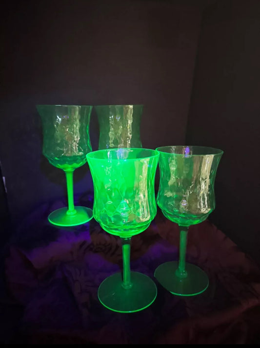 (1) Vintage Tiffin-Franciscan ‘Diamond Optic’ Uranium Wine Glass - 4 Available